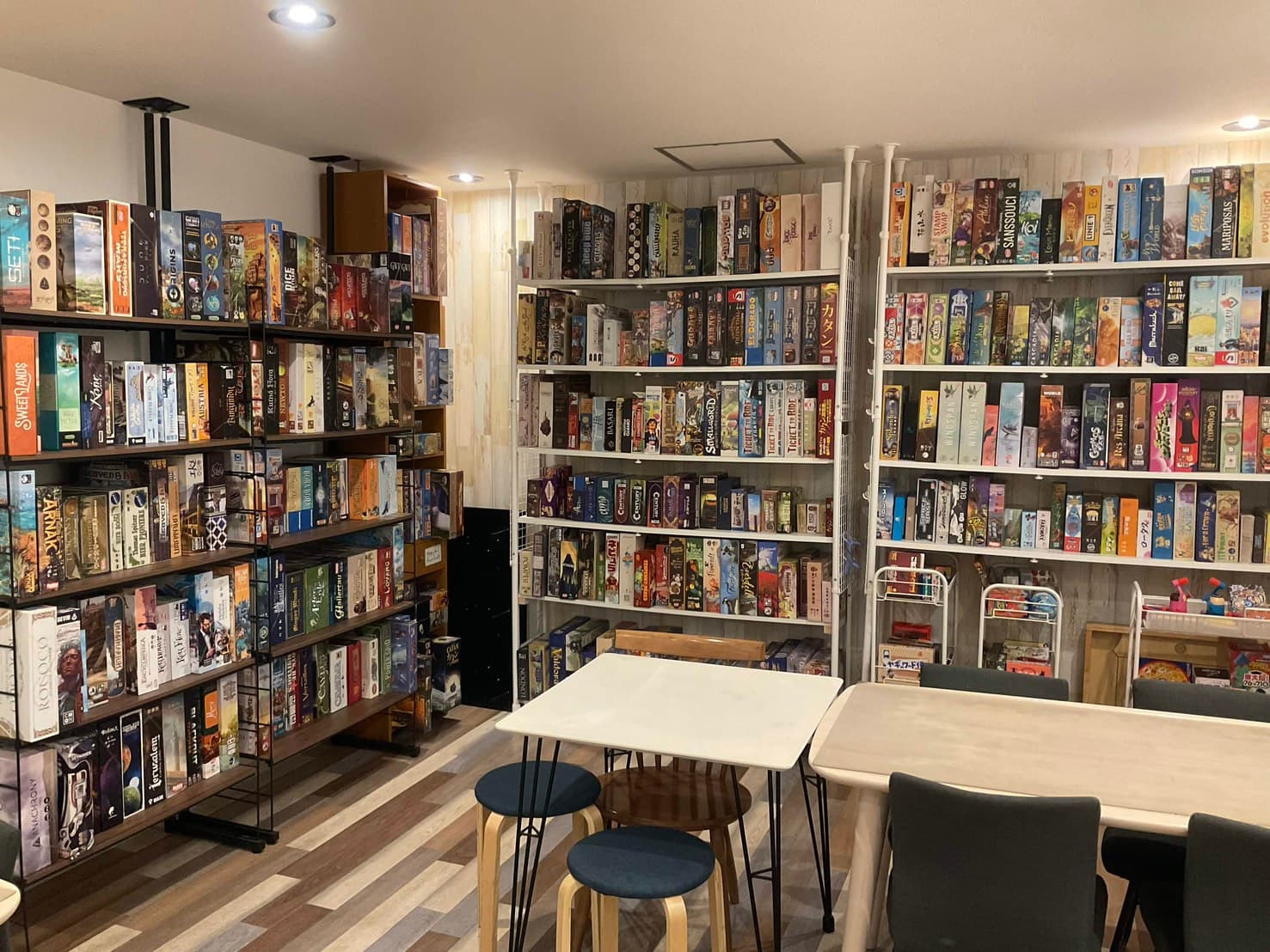 店内・ゲームの様子 2